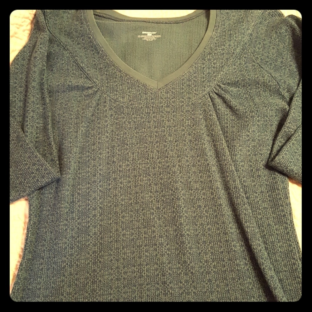 Super cute womens Patagonia long sleeved shirt